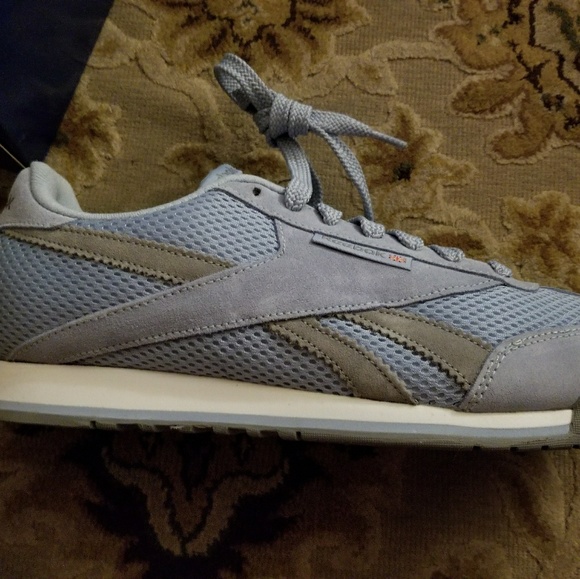 Brand New 9 1/2 Baby Blue Mesh and Suede Reeboks - Picture 5 of 7